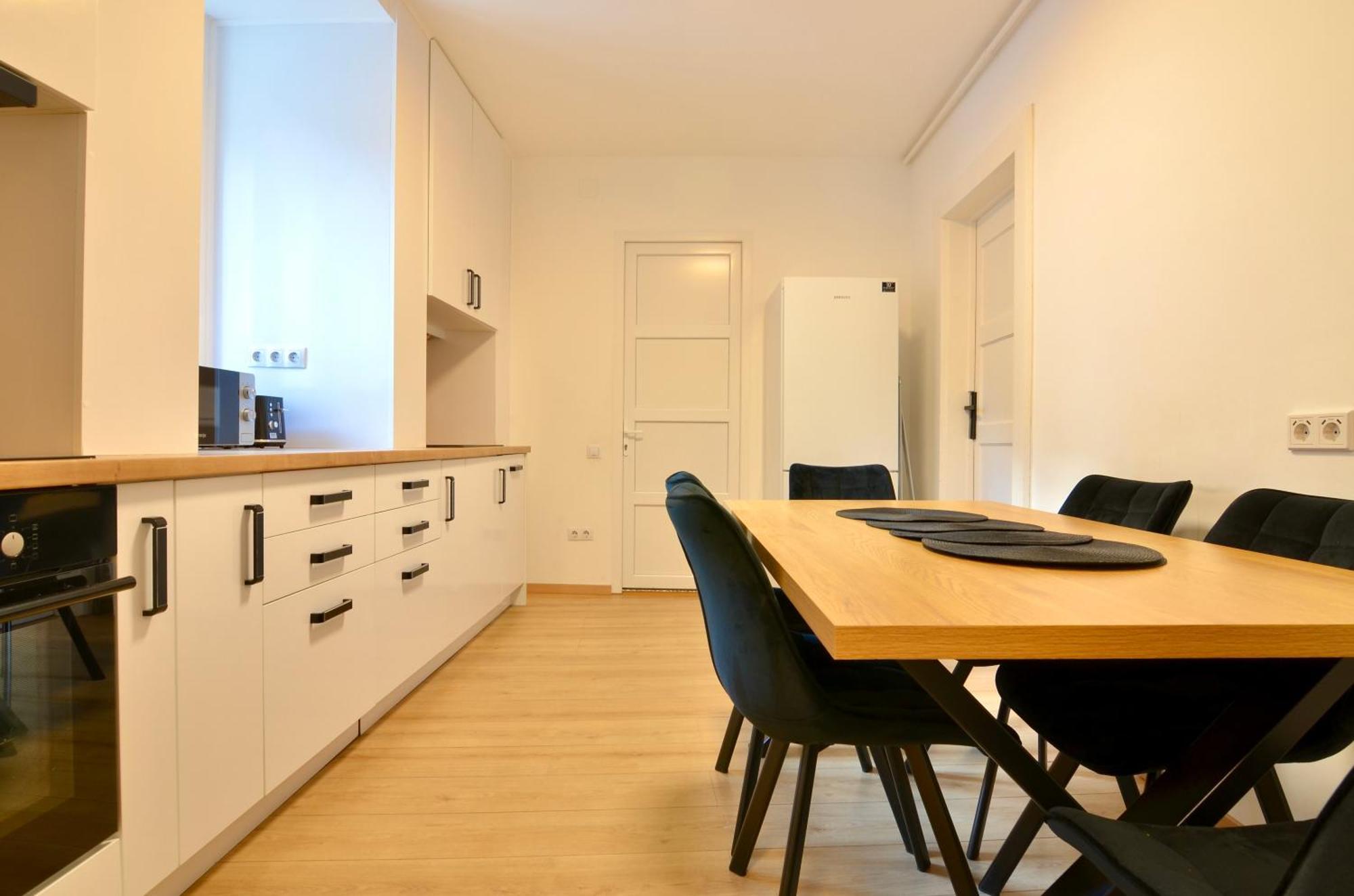 Luxurious & Spacious In The Heart Of Apartment