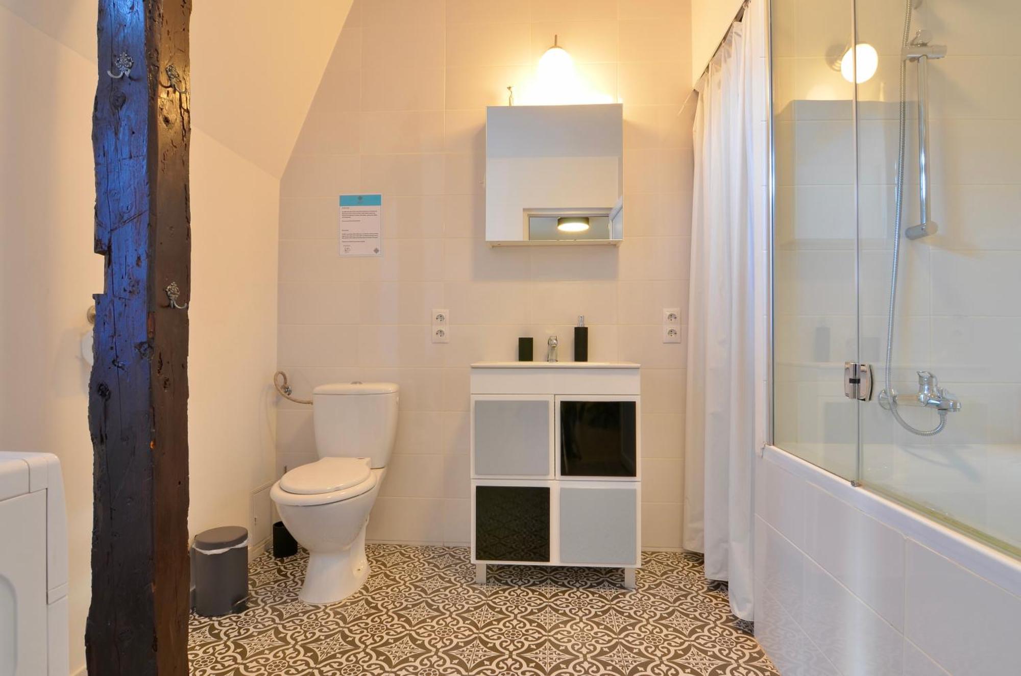 Luxurious & Spacious In The Heart Of Apartment *